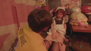 Tôi phát hiện ra anh trai mình đang nhìn trộm em gái tôi và hỏi cô ấy có muốn tắm chung không#loạn luân