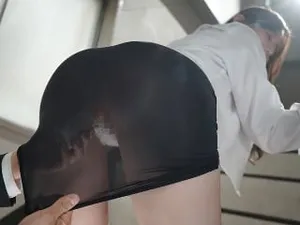 Đang sơ múi thì chồng em đi làm về