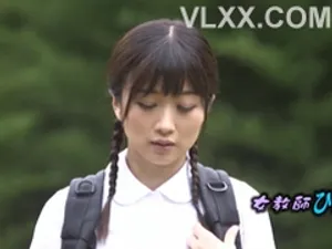 Em em học sinh đọc hentai tự sướng trong hiệu sách bị anh cấp trên phát hiện