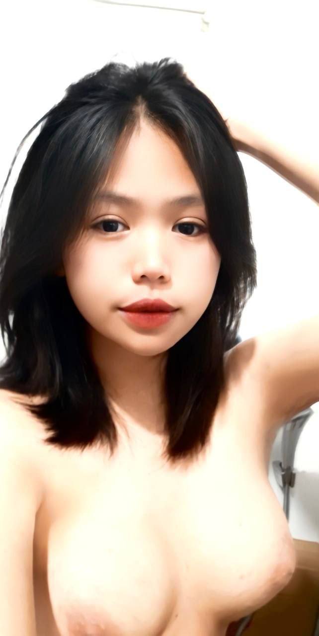 Thanh niên khù khờ bị đám bạn địt tập thể người yêu