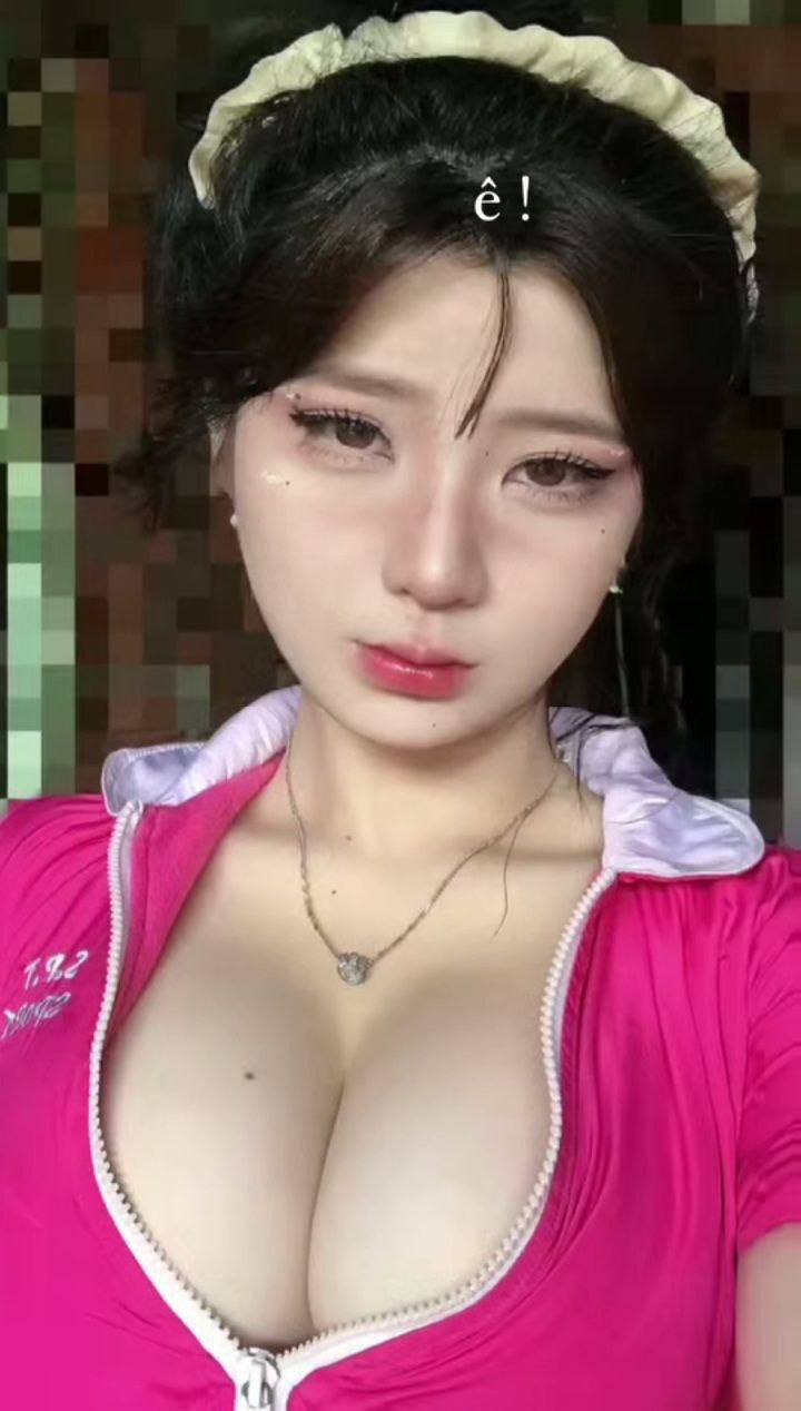 Móc lồn em học trò trong nhà vệ sinh